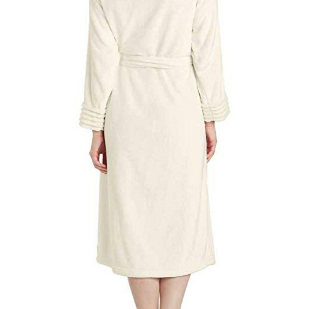 Robe - Picture 7 of 7